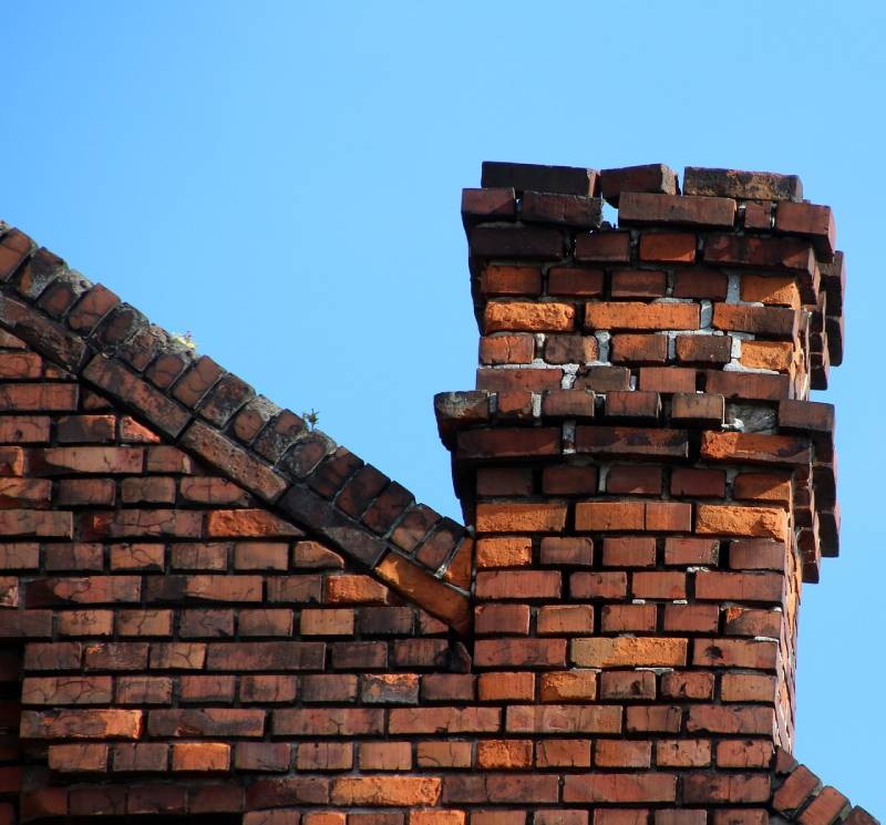 Damaged chimney on an Los Feliz home showing cracks and missing mortar